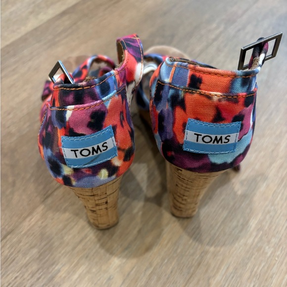Women’s 7.5 Toms Heels - Picture 3 of 3